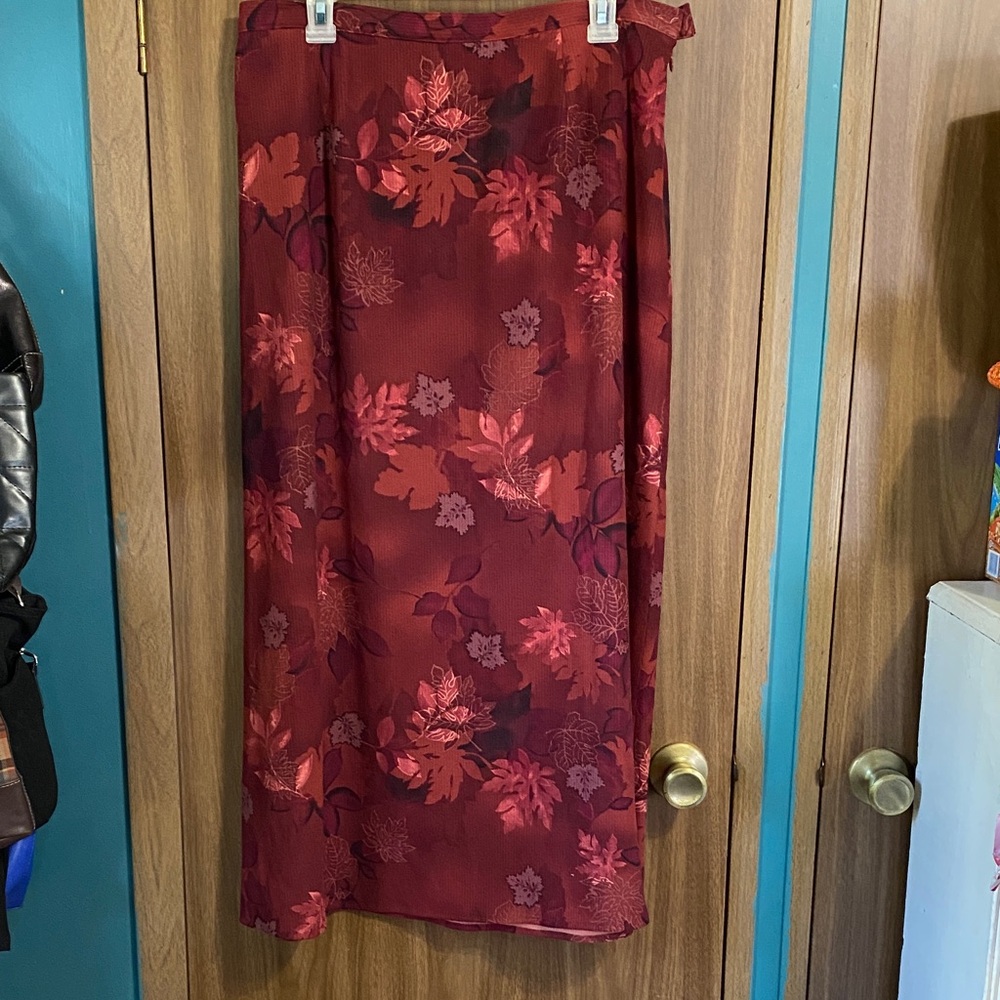 Chic Floral Burgundy Maxi Skirt EUC